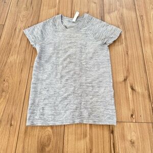 Women's Athleta Workout Tshirt Size Medium Sweat Wicking and Flattering